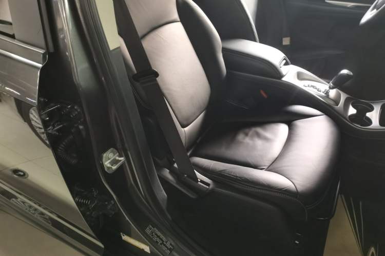 Used Dodge Journey 2015 2.0TD Four-Wheel Drive Luxury Edition Right Front Seat