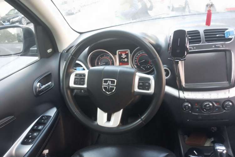 Used Dodge Journey 2015 2.0TD Four-Wheel Drive Luxury Edition Steering Wheel