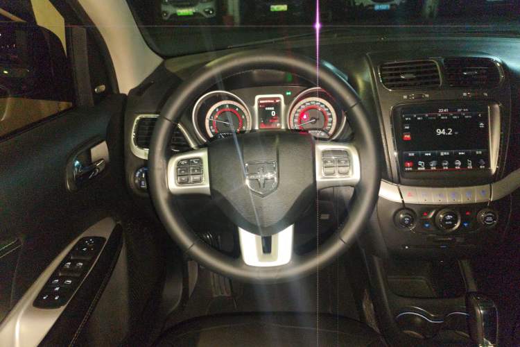 Used Dodge Journey 2015 2.0TD Four-Wheel Drive Luxury Edition Steering Wheel