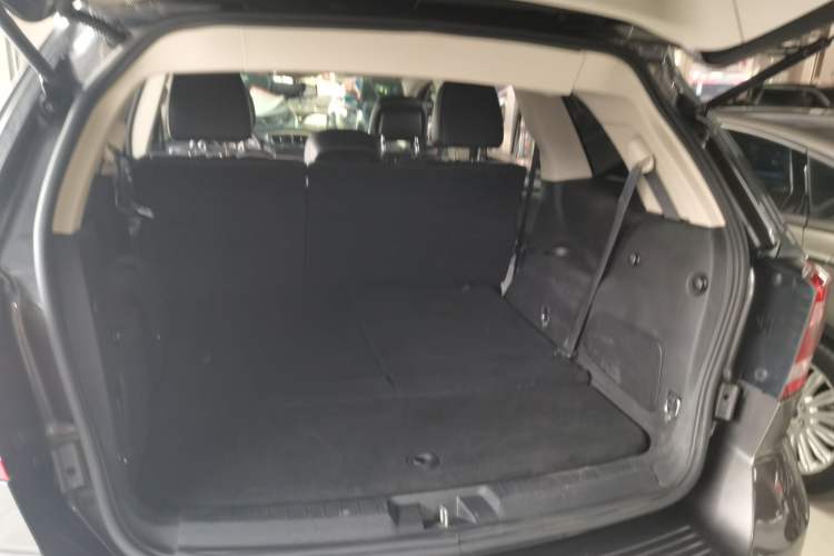 Used Dodge Journey 2015 2.0TD Four-Wheel Drive Luxury Edition Trunk