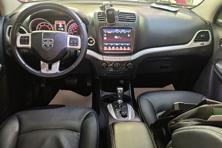 Used Dodge Journey 2015 2.0TD Four-Wheel Drive Luxury Edition Center Console