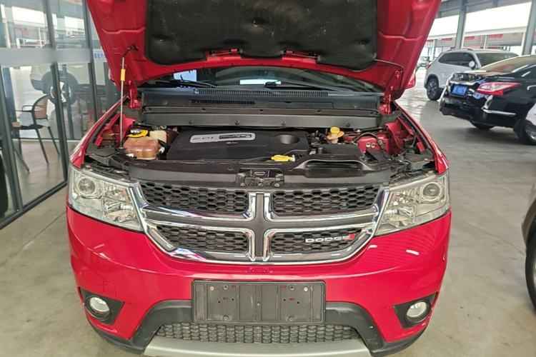 Used Dodge Journey 2015 2.0TD Four-Wheel Drive Luxury Edition Engine Bay