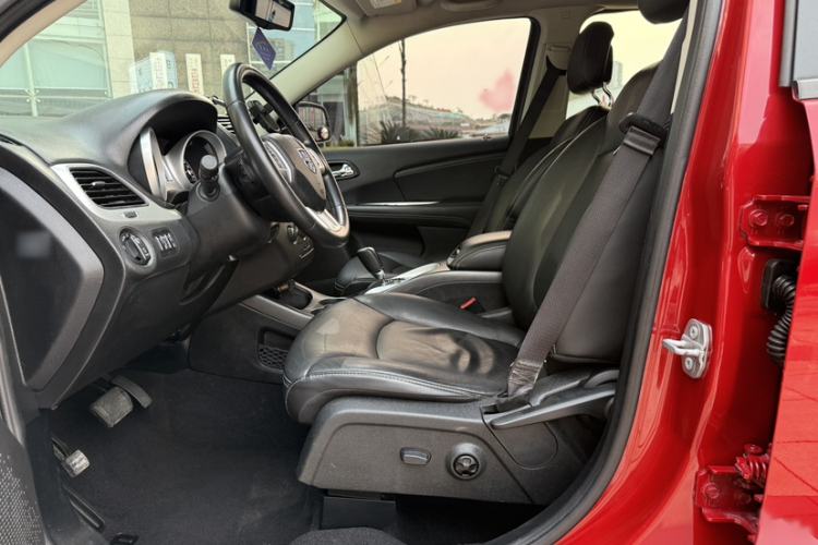 Used Dodge Journey 2015 2.0TD Four-Wheel Drive Luxury Edition Exterior 12