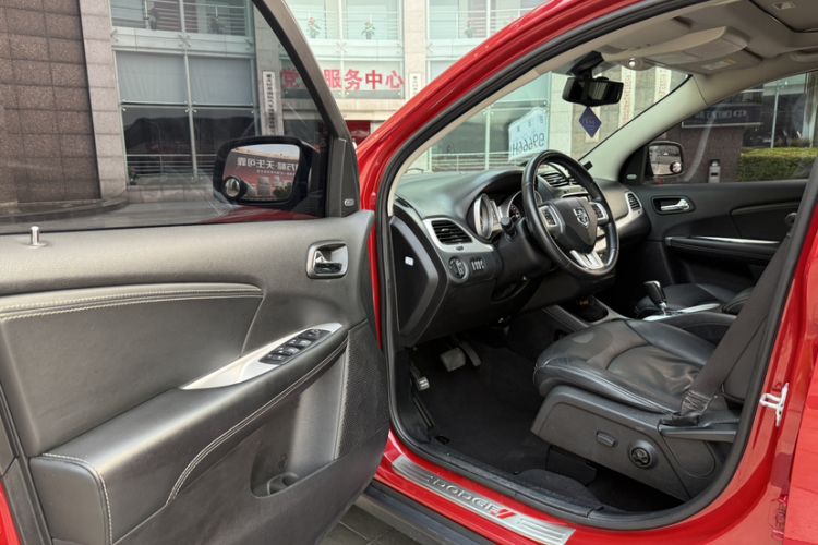Used Dodge Journey 2015 2.0TD Four-Wheel Drive Luxury Edition Exterior 2