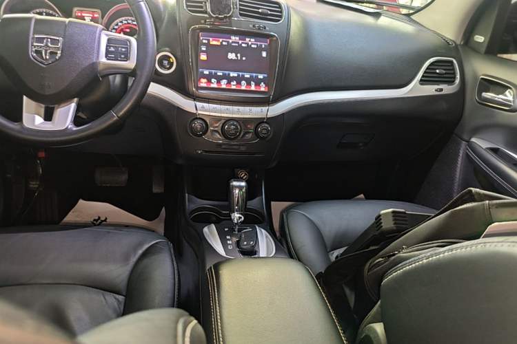 Used Dodge Journey 2015 2.0TD Four-Wheel Drive Luxury Edition Gear Lever