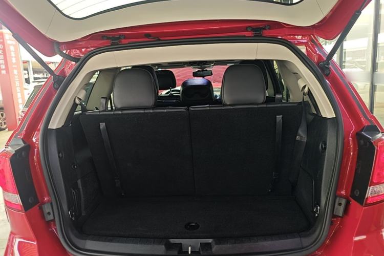 Used Dodge Journey 2015 2.0TD Four-Wheel Drive Luxury Edition Trunk