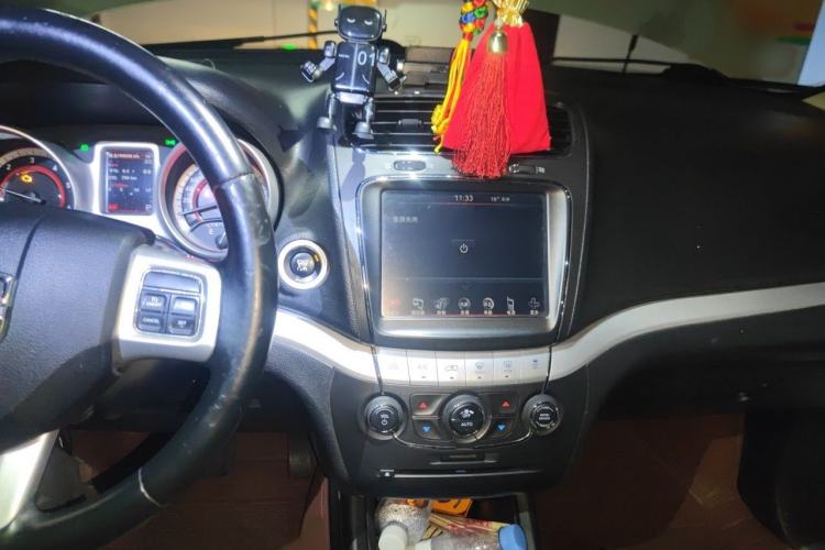 Used Dodge Journey 2015 2.0TD Four-Wheel Drive Luxury Edition Audio And AC Panel