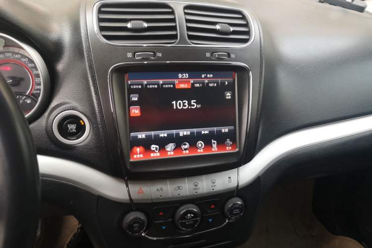 Used Dodge Journey 2015 2.0TD Four-Wheel Drive Luxury Edition Audio And AC Panel