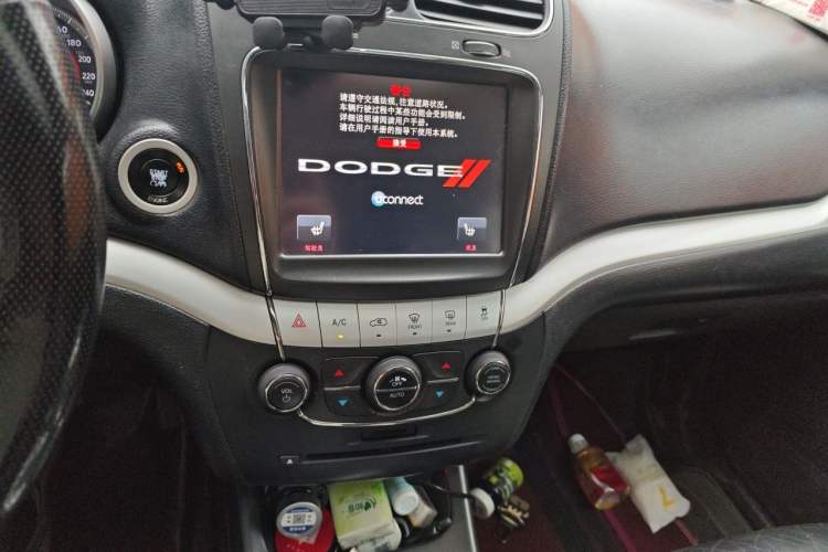Used Dodge Journey 2015 2.0TD Four-Wheel Drive Luxury Edition Audio And AC Panel