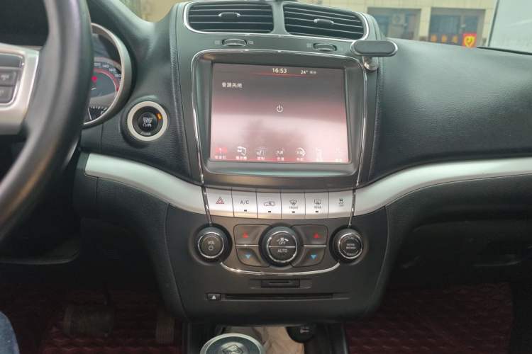Used Dodge Journey 2015 2.0TD Four-Wheel Drive Luxury Edition Audio And AC Panel