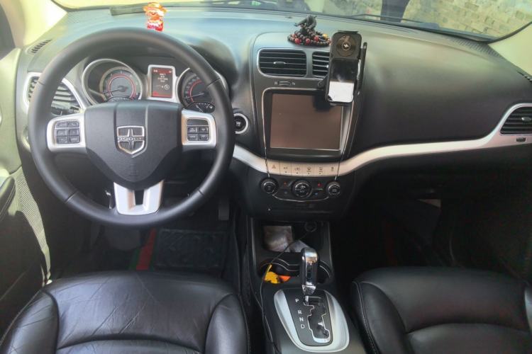 Used Dodge Journey 2015 2.0TD Four-Wheel Drive Luxury Edition Center Console