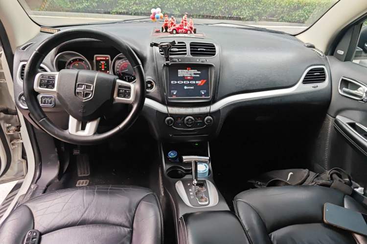 Used Dodge Journey 2015 2.0TD Four-Wheel Drive Luxury Edition Center Console