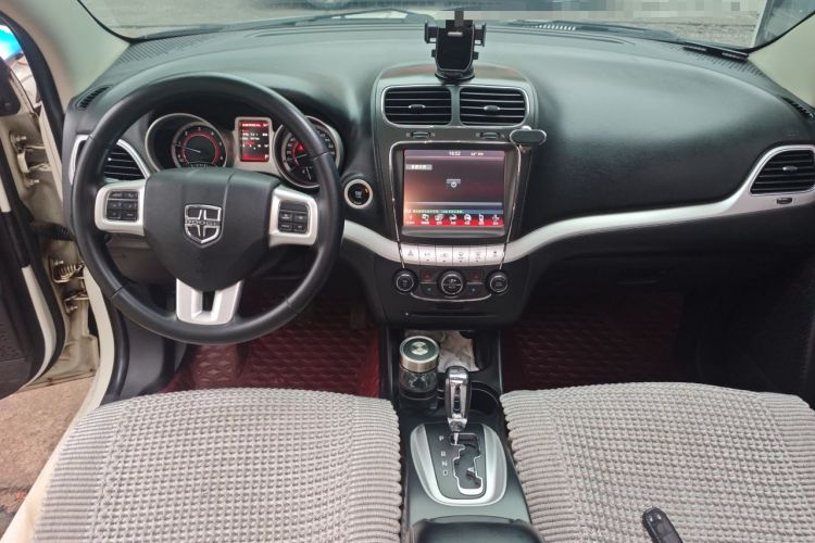 Used Dodge Journey 2015 2.0TD Four-Wheel Drive Luxury Edition Center Console