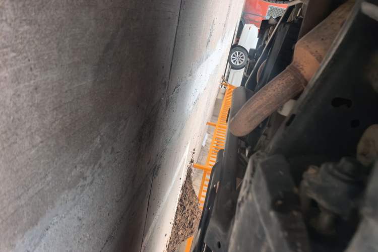 Used Dodge Journey  Chassis Front Left