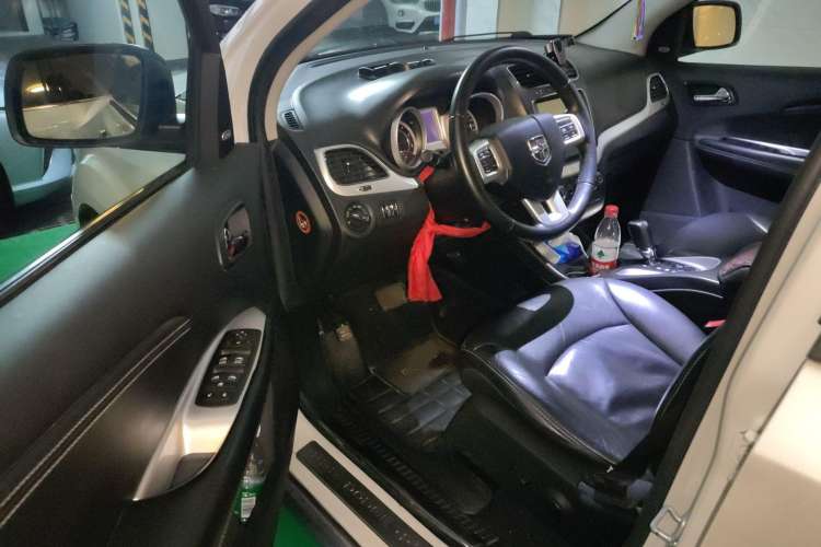 Used Dodge Journey 2015 2.0TD Four-Wheel Drive Luxury Edition Driver Seat