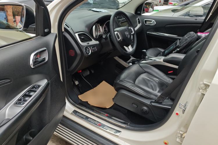 Used Dodge Journey 2015 2.0TD Four-Wheel Drive Luxury Edition Driver Seat