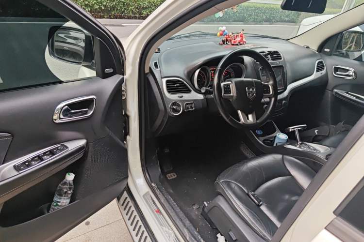 Used Dodge Journey 2015 2.0TD Four-Wheel Drive Luxury Edition Driver Seat