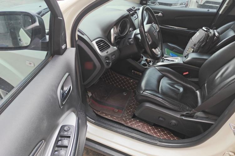 Used Dodge Journey 2015 2.0TD Four-Wheel Drive Luxury Edition Driver Seat