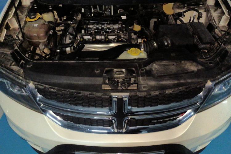 Used Dodge Journey 2015 2.0TD Four-Wheel Drive Luxury Edition Engine Bay