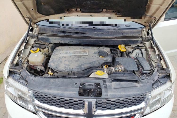 Used Dodge Journey 2015 2.0TD Four-Wheel Drive Luxury Edition Engine Bay