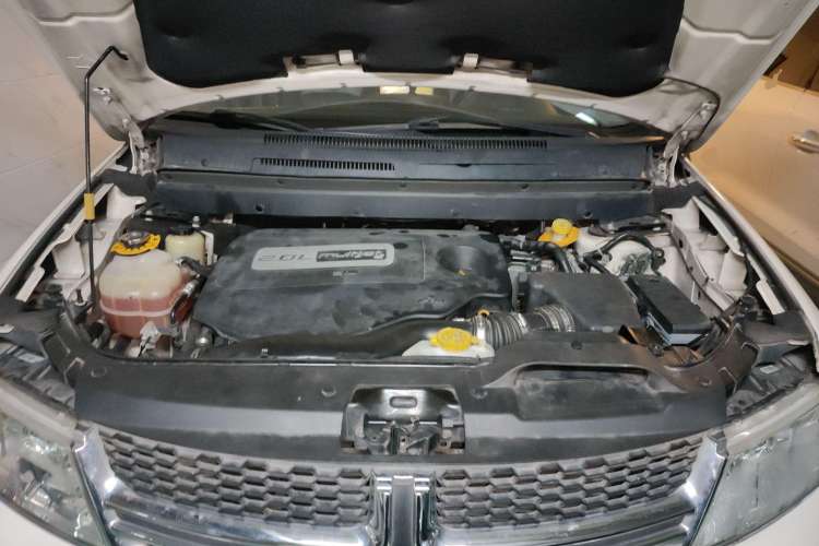 Used Dodge Journey 2015 2.0TD Four-Wheel Drive Luxury Edition Engine Bay