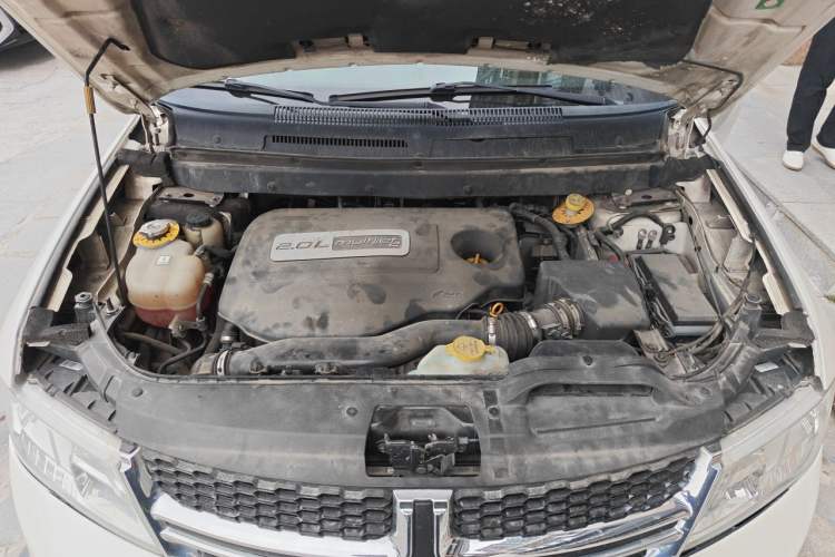 Used Dodge Journey 2015 2.0TD Four-Wheel Drive Luxury Edition Engine Bay