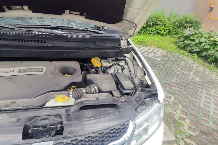 Used Dodge Journey 2015 2.0TD Four-Wheel Drive Luxury Edition Engine Bay Left