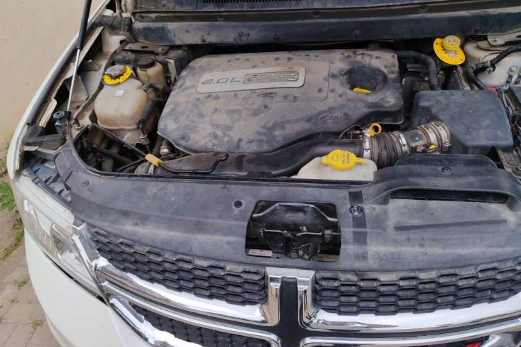 Used Dodge Journey 2015 2.0TD Four-Wheel Drive Luxury Edition Engine Bay Right