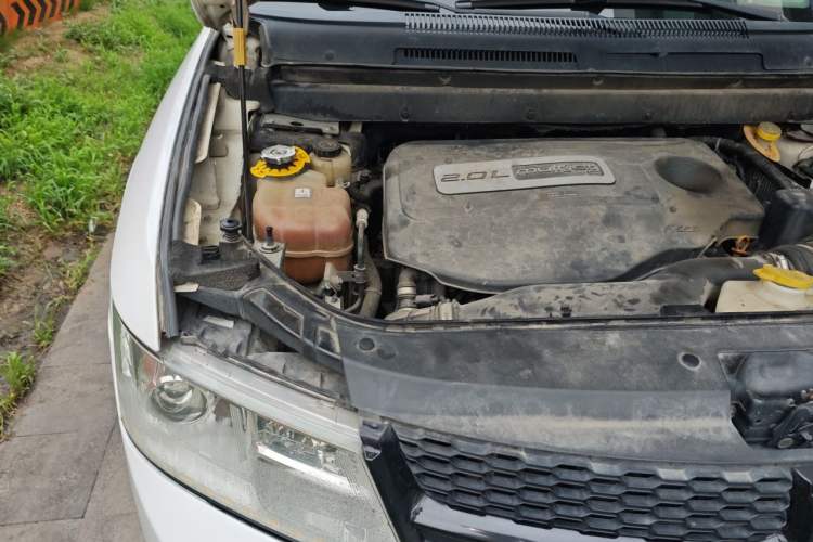 Used Dodge Journey 2015 2.0TD Four-Wheel Drive Luxury Edition Engine Bay Right