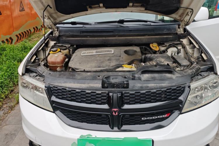 Used Dodge Journey 2015 2.0TD Four-Wheel Drive Luxury Edition Engine Bay