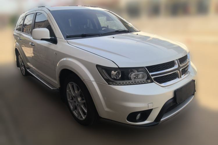 Used Dodge Journey 2015 2.0TD Four-Wheel Drive Luxury Edition Front Right 45 Deg