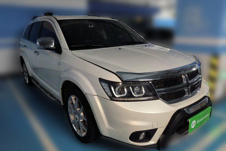 Used Dodge Journey 2015 2.0TD Four-Wheel Drive Luxury Edition Front Right 45 Deg