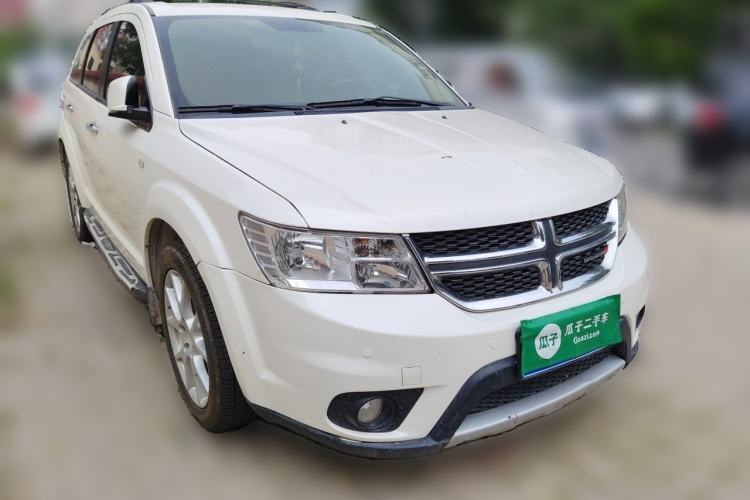 Used Dodge Journey 2015 2.0TD Four-Wheel Drive Luxury Edition Front Right 45 Deg