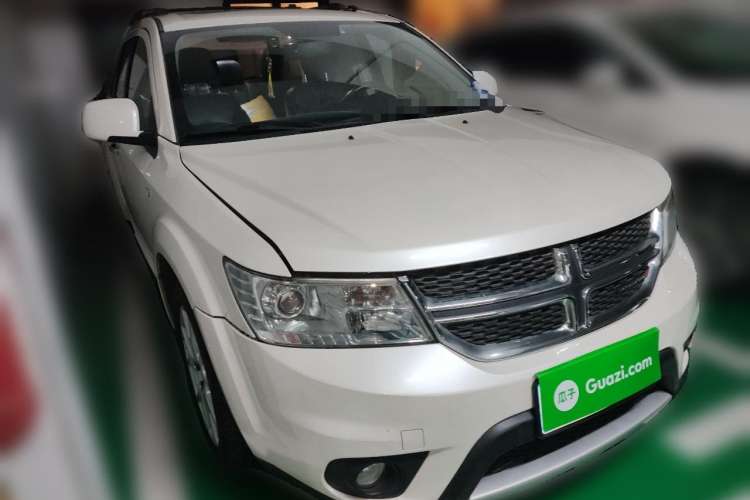 Used Dodge Journey 2015 2.0TD Four-Wheel Drive Luxury Edition Front Right 45 Deg