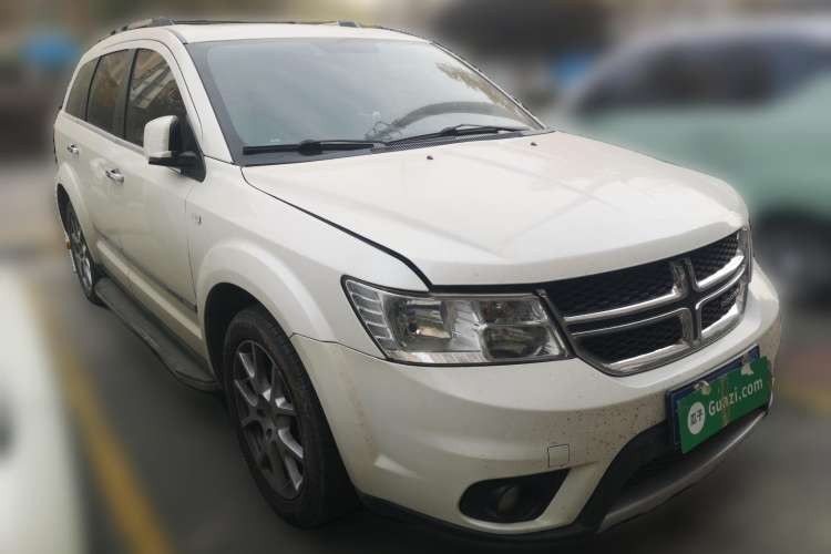 Used Dodge Journey 2015 2.0TD Four-Wheel Drive Luxury Edition Front Right 45 Deg