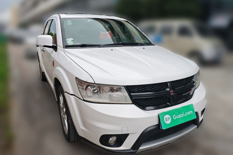 Used Dodge Journey 2015 2.0TD Four-Wheel Drive Luxury Edition Front Right 45 Deg