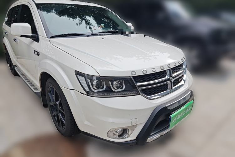 Used Dodge Journey 2015 2.0TD Four-Wheel Drive Luxury Edition Front Right 45 Deg