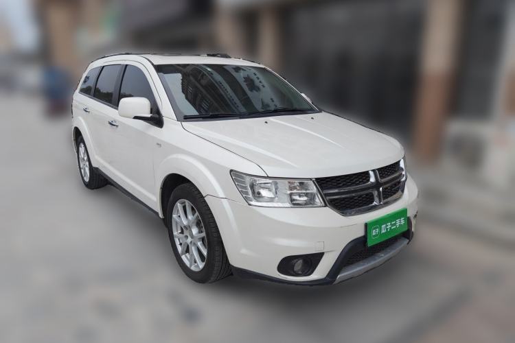 Used Dodge Journey 2015 2.0TD Four-Wheel Drive Luxury Edition Front Right 45 Deg