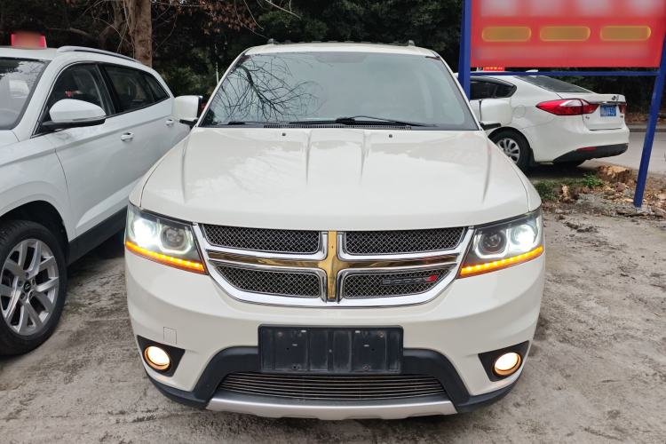 Used Dodge Journey 2015 2.0TD Four-Wheel Drive Luxury Edition Front
