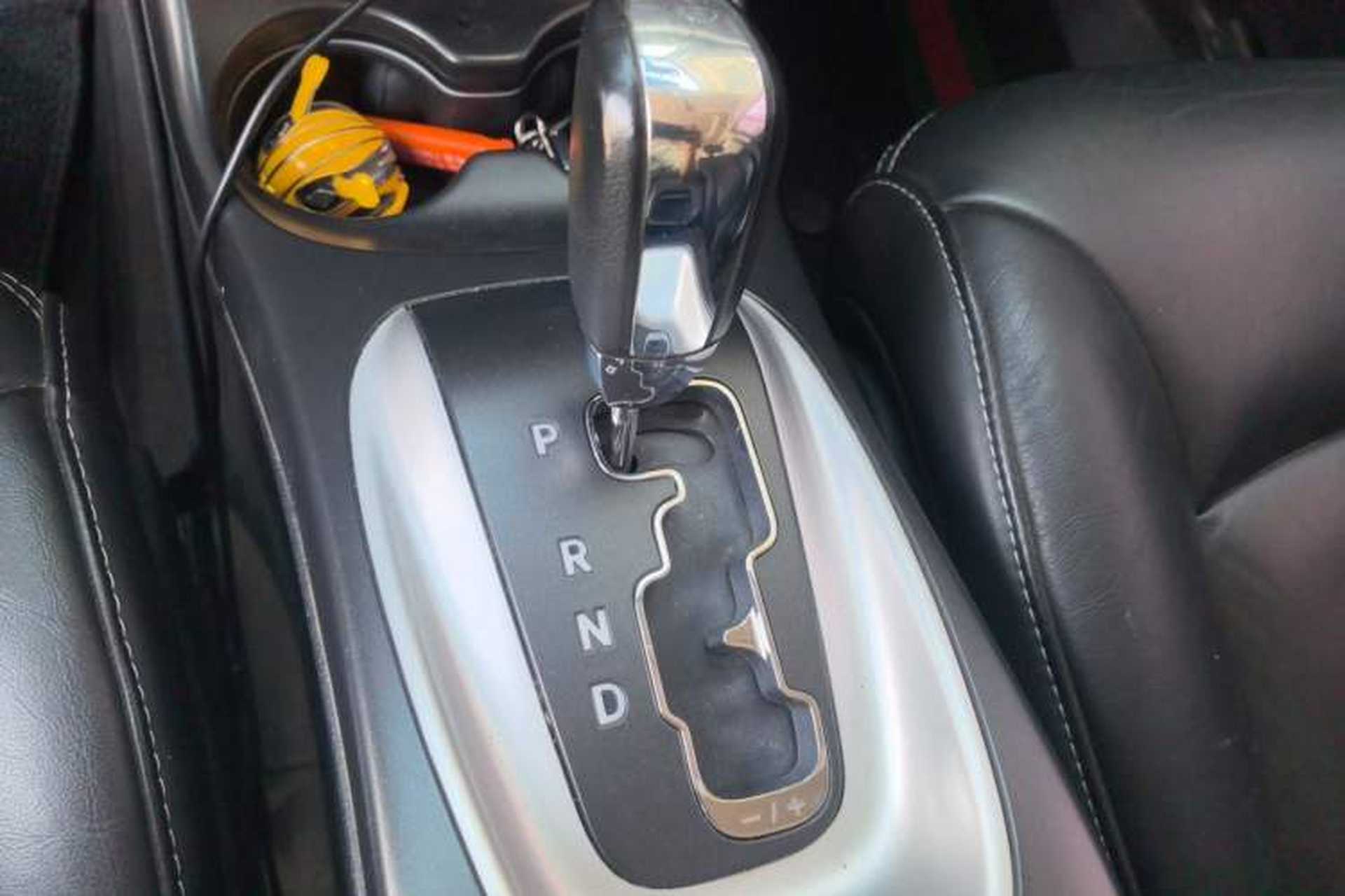 Used Dodge Journey 2015 2.0TD Four-Wheel Drive Luxury Edition Gear Lever