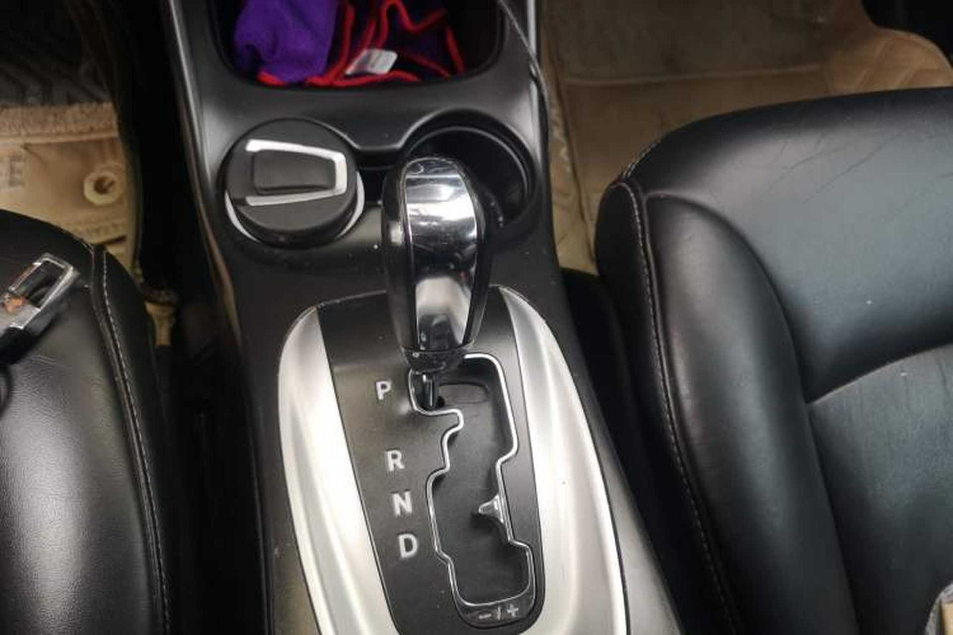 Used Dodge Journey 2015 2.0TD Four-Wheel Drive Luxury Edition Gear Lever