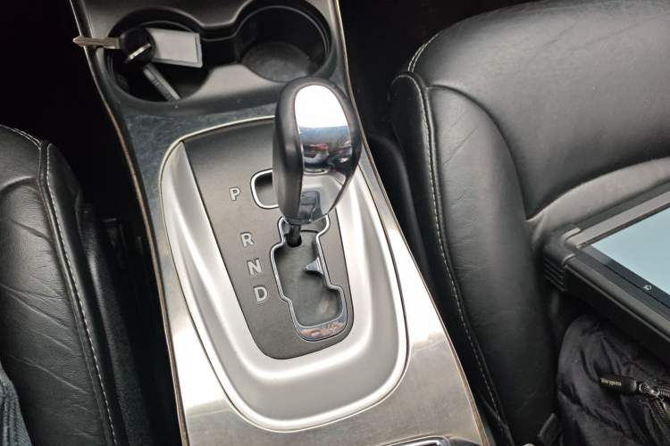 Used Dodge Journey 2015 2.0TD Four-Wheel Drive Luxury Edition Gear Lever