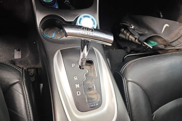 Used Dodge Journey 2015 2.0TD Four-Wheel Drive Luxury Edition Gear Lever