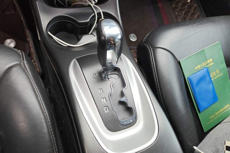 Used Dodge Journey 2015 2.0TD Four-Wheel Drive Luxury Edition Gear Lever