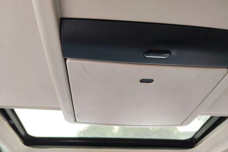 Used Dodge Journey 2015 2.0TD Four-Wheel Drive Luxury Edition Headliner