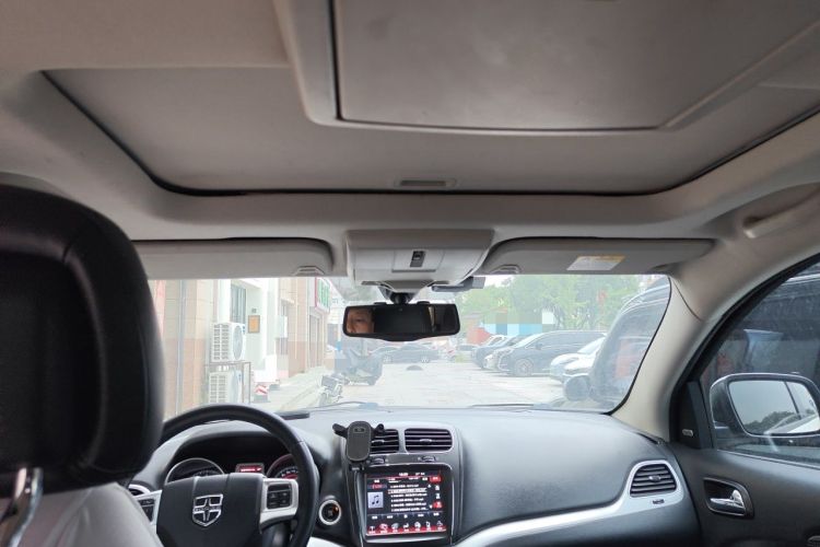 Used Dodge Journey 2015 2.0TD Four-Wheel Drive Luxury Edition Headliner