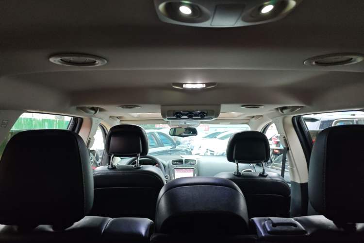 Used Dodge Journey 2015 2.0TD Four-Wheel Drive Luxury Edition Headliner
