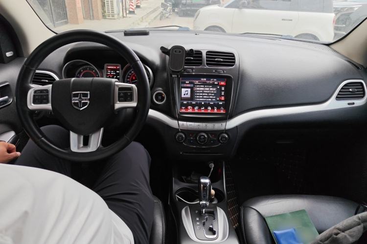 Used Dodge Journey 2015 2.0TD Four-Wheel Drive Luxury Edition Interior 2
