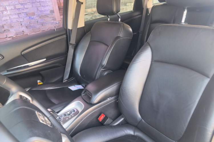 Used Dodge Journey 2015 2.0TD Four-Wheel Drive Luxury Edition Left Front Seat