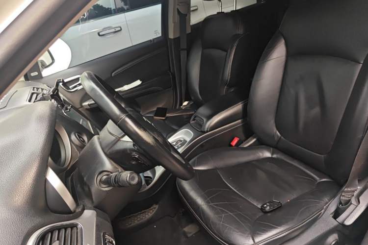Used Dodge Journey 2015 2.0TD Four-Wheel Drive Luxury Edition Left Front Seat